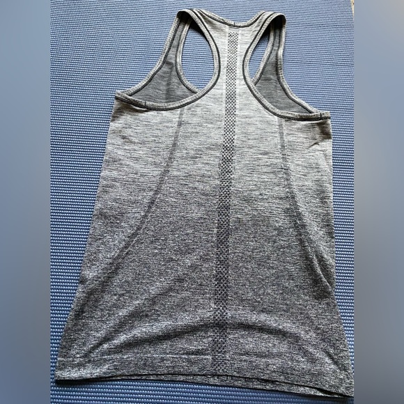 lululemon - Picture 2 of 2